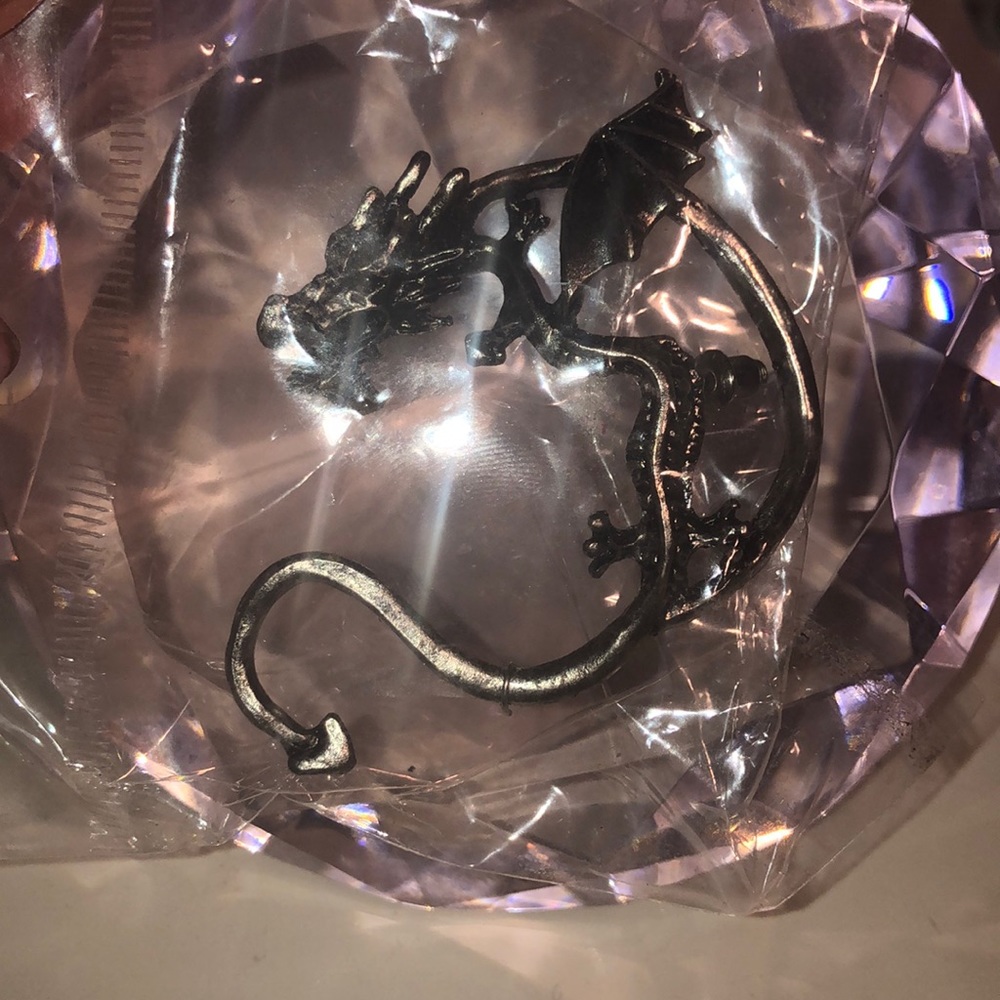 🐉 NEVER WORN Dragon ear cuff 🐉